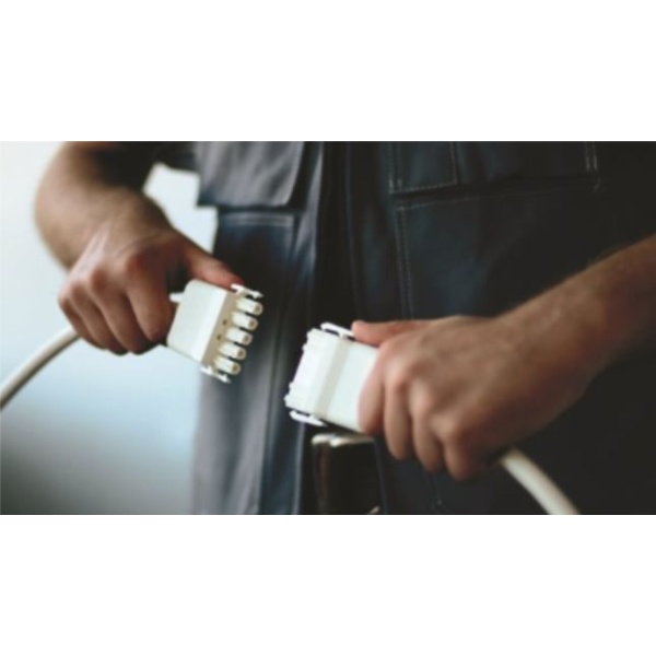 man_in_a_black_vest_clipping_two_white_ensto_net_connectors_together